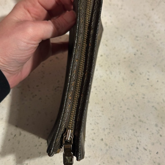 Authentic Louis Vuitton vintage toiletry 15 bag - Picture 4 of 11